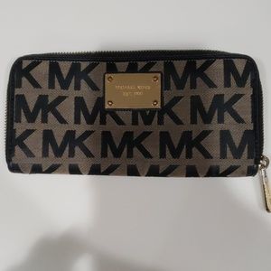 Michael Kors wallet (authentic)